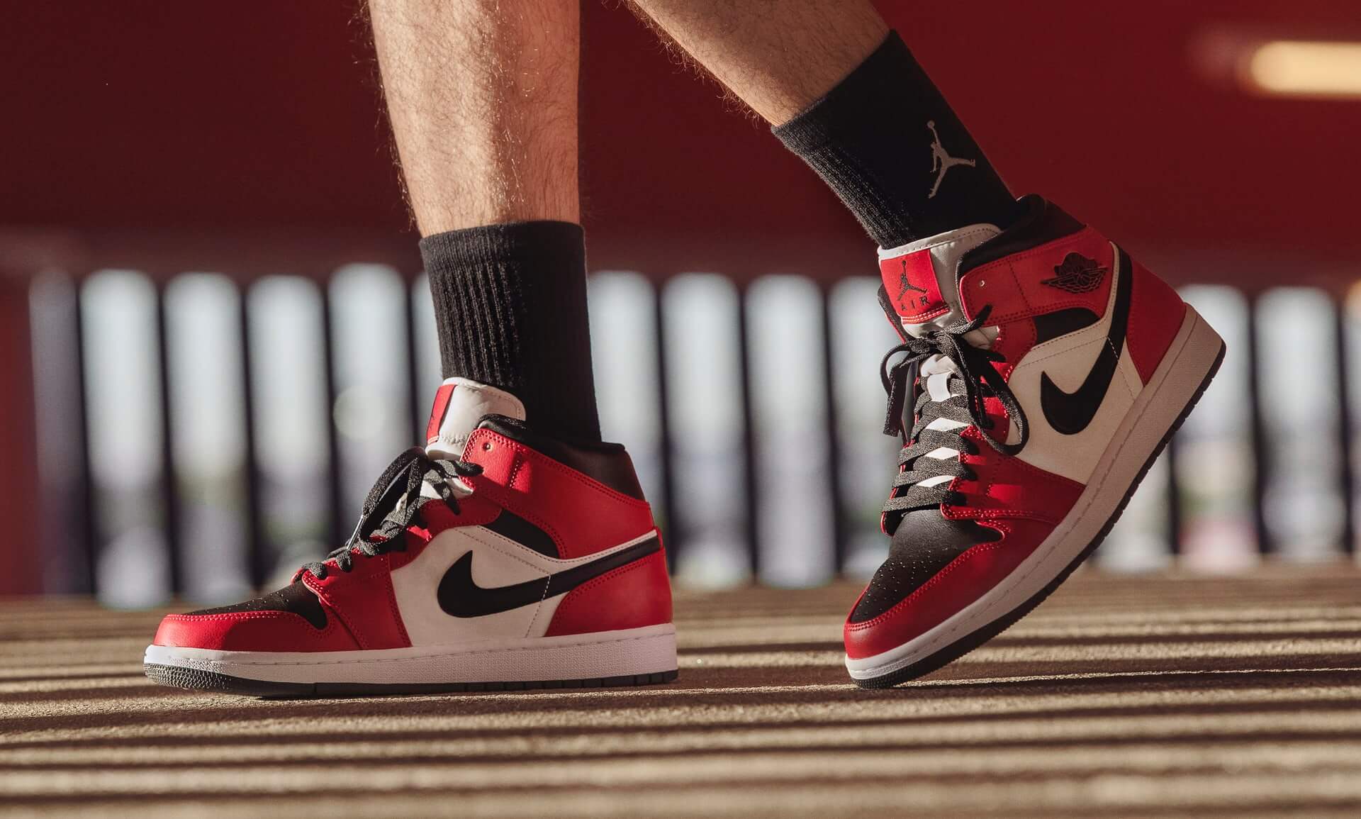 [販売リンクあり 6/3(水)発売] Nike Air Jordan1 Mid "Chicago Black Toe" - THE